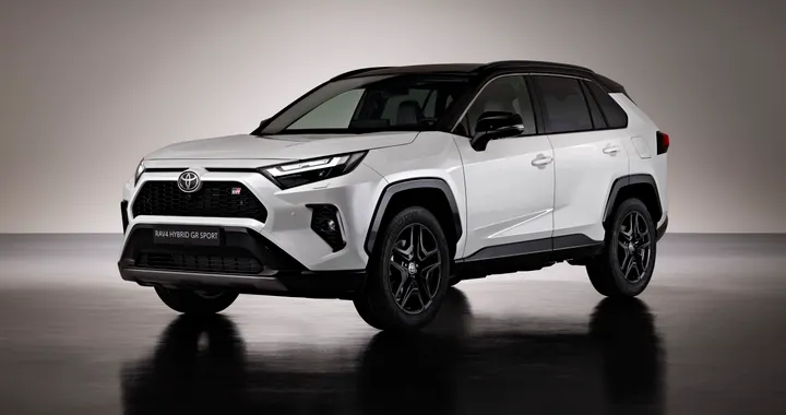 Toyota RAV4, anche per il SUV ibrido arriva la versione GR Sport