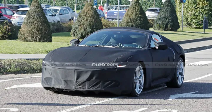 Ferrari già al lavoro sull'erede della Roma? Ecco le foto spia