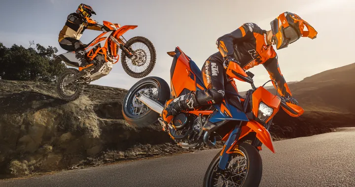 KTM rinnova le sue icone monocilindriche con 690 Enduro R e 690 SMC R 2026