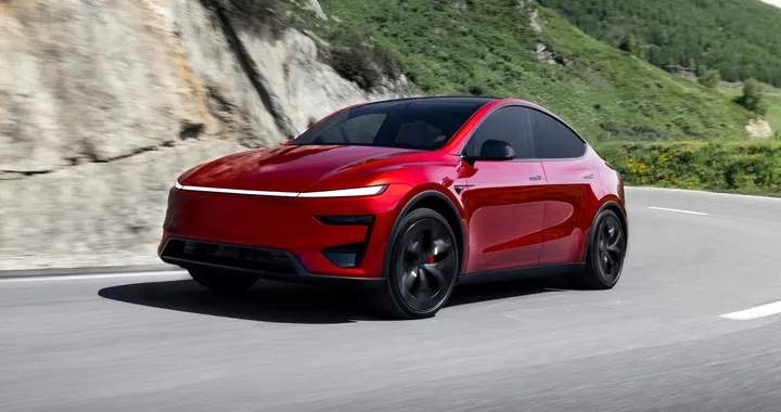 Questa è la nuova Tesla Model Y Performance: caratteristiche e prezzo del SUV elettrico sportivo