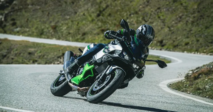 Kawasaki Ninja 7 Hybrid, ufficiale la prima moto ibrida al mondo di serie