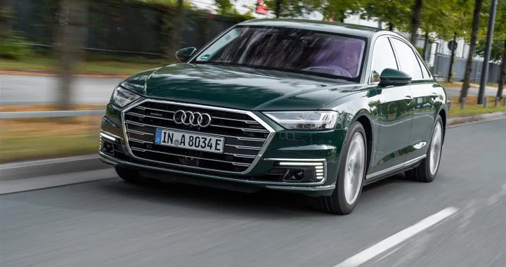 Audi A8, l'ammiraglia è ibrida: arrivano nuove versioni | Immagini e prezzi