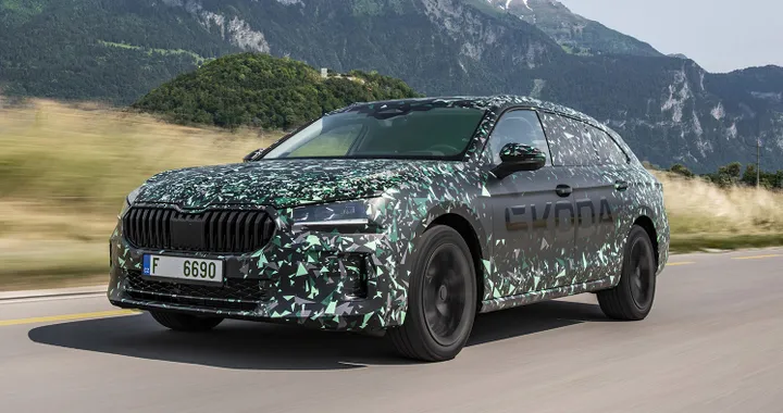 Nuova Skoda Superb: crescono le dimensioni. Più autonomia per la Plug-in