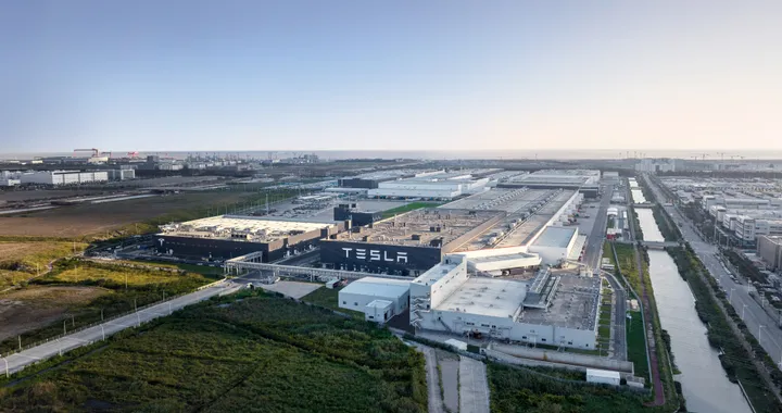 Tesla, 2 milioni di auto prodotte nella Gigafactory di Shanghai