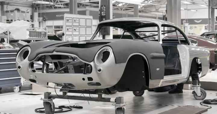Aston Martin fa rivivere la DB5, l'auto di James Bond | Immagini