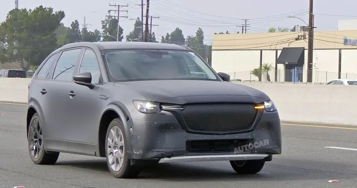 Mazda, questa è la sua prima auto elettrica su piattaforma originale | Foto spia