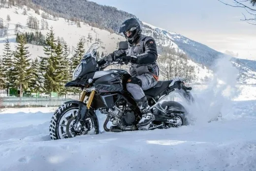 Suzuki all'Agnellotreffen: prova V-Strom e pneumatici invernali