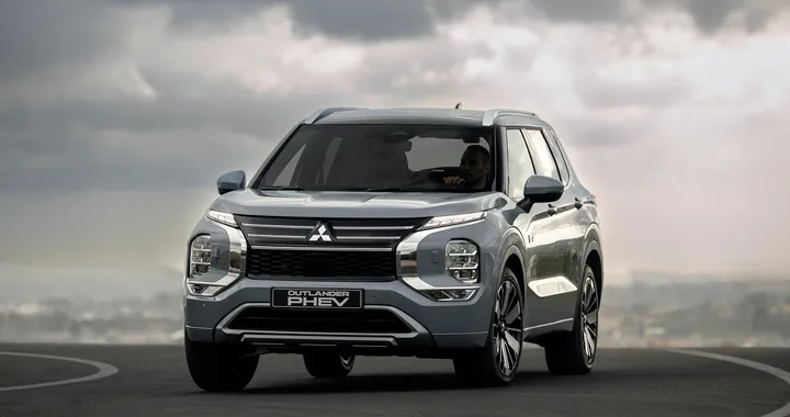 Mitsubishi Outlander PHEV, ufficiale la nuova Plug-in da oltre 80 km in elettrico