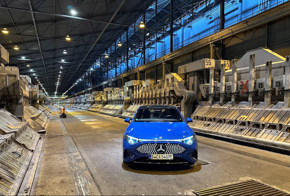 Mercedes-Benz abbassa le emissioni di CO2 grazie ad alluminio prodotto con energia rinnovabile