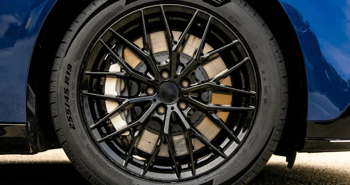 Il Pirelli P Zero E è il primo pneumatico al mondo a vincere il Compasso d’Oro Internazionale ADI