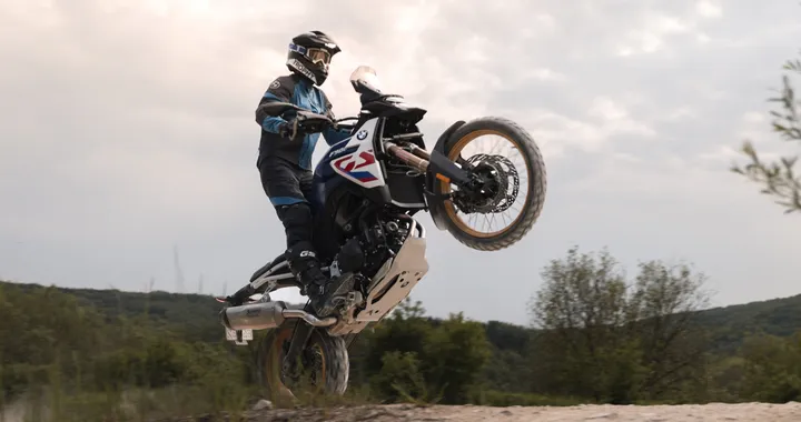 BMW Motorrad aggiorna la gamma 2026 con nuove livree e optional