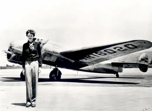 Amelia Earhart vola ancora sul Google doodle per il 115esimo anniversario della sua nascita