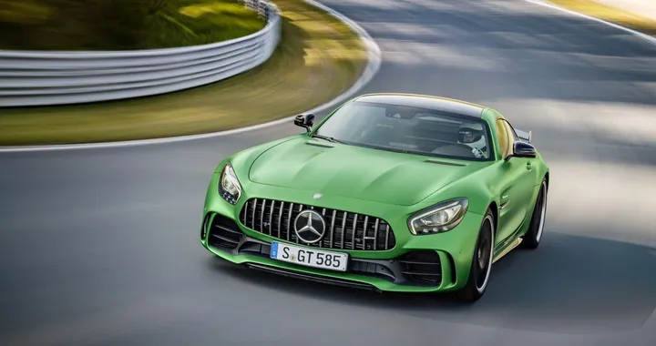 Mercedes-AMG GT Coupé, la nuova generazione si fa spiare per la prima volta