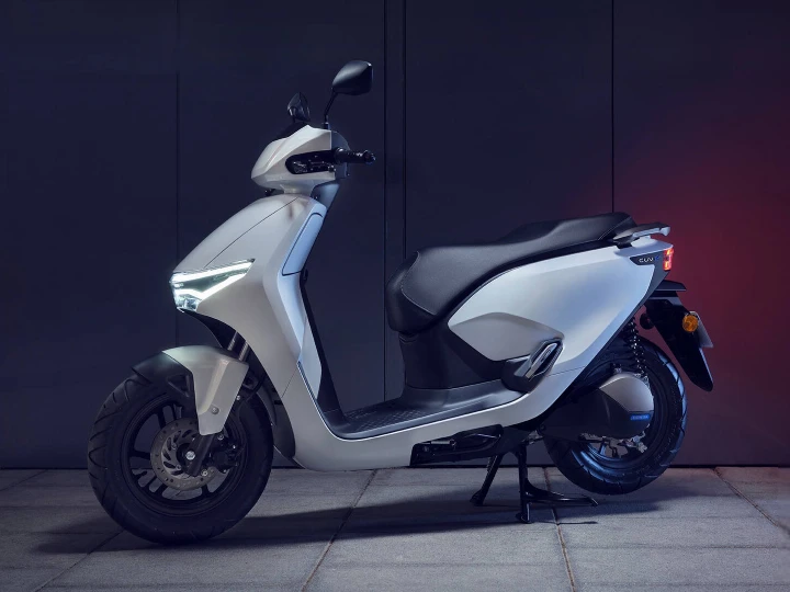 Honda presenta CUV e:, il nuovo scooter elettrico per la mobilità intelligente in Europa