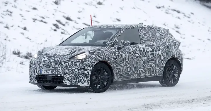 Nuova Cupra Raval EV pronta al debutto a settembre. Tutto quello che sappiamo