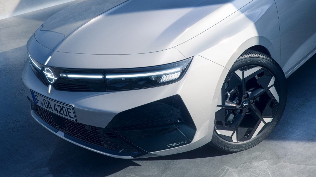 Copertina: Opel al Salone di Parigi 2026 con la Astra GSE Line e una nuova concept