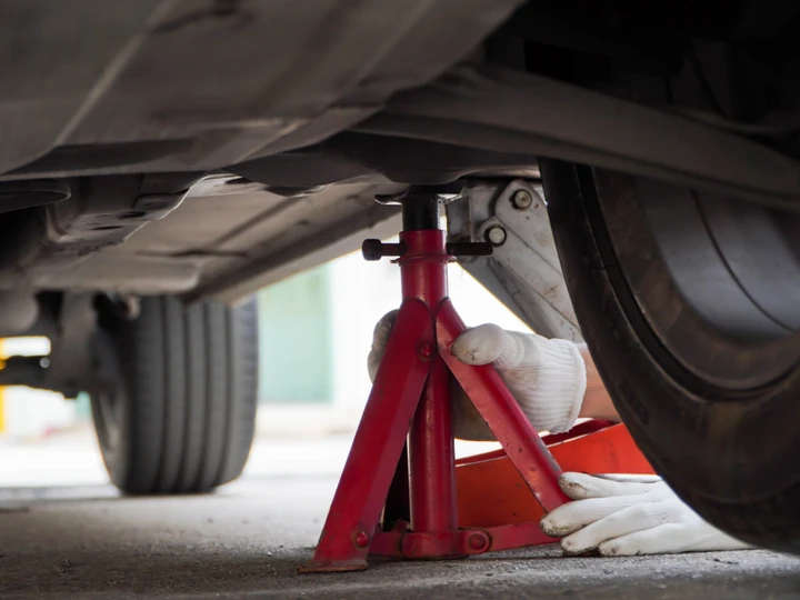 Con questi due accessori in offerta puoi lavorare comodamente sotto la tua auto