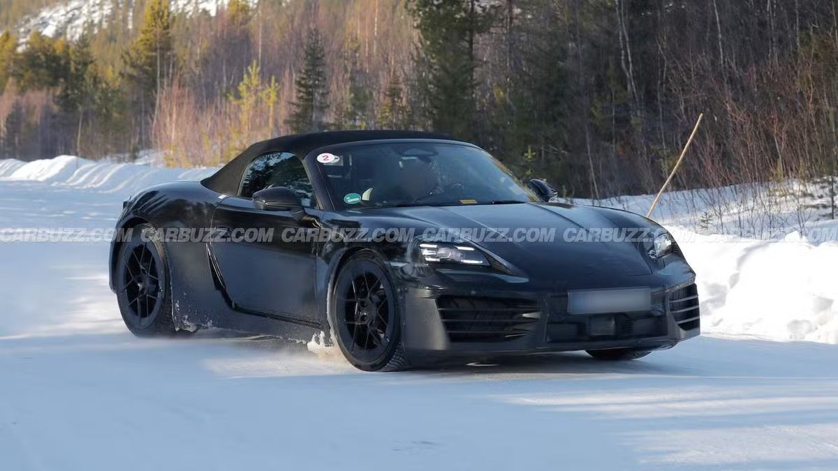 Nuova Porsche Boxster elettrica, ancora test invernali per la roadster | Foto spia