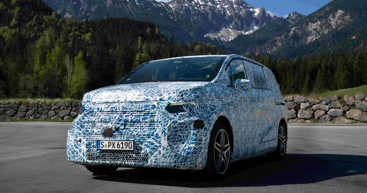 1.100 km in due ricariche? Stoccarda-Roma con Mercedes-Benz VLE