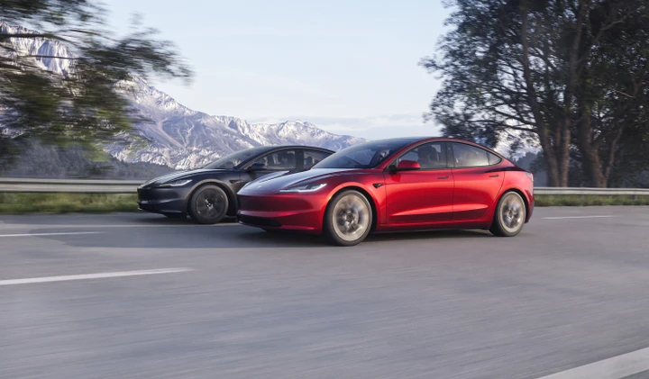 Gli automobilisti francesi fanno causa a Tesla. Che sta succedendo?