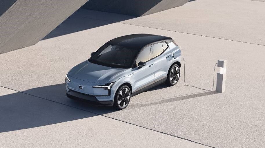 Passi all'auto elettrica? Volvo offre un anno di ricarica gratuita a casa