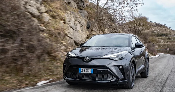 Toyota C-HR GR SPORT, il crossover ibrido si fa più grintoso