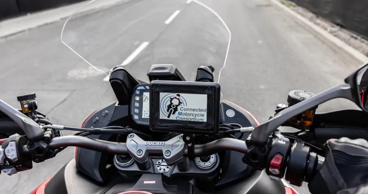 Ducati e Lamborghini testano un sistema di comunicazione auto-moto