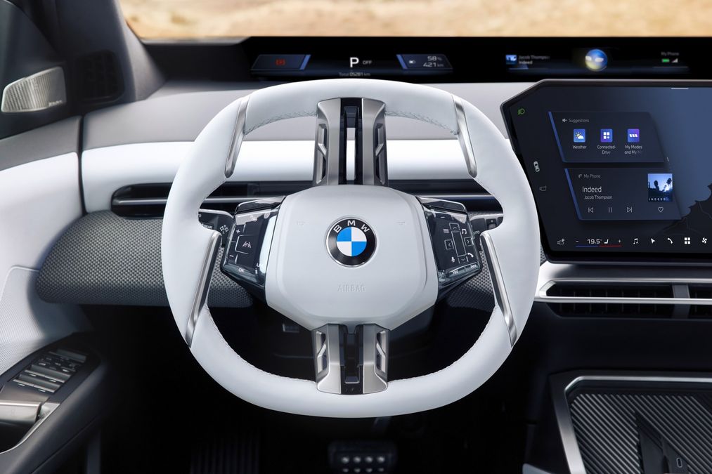 BMW Panoramic iDrive rivoluziona l'esperienza di guida: ecco come funziona