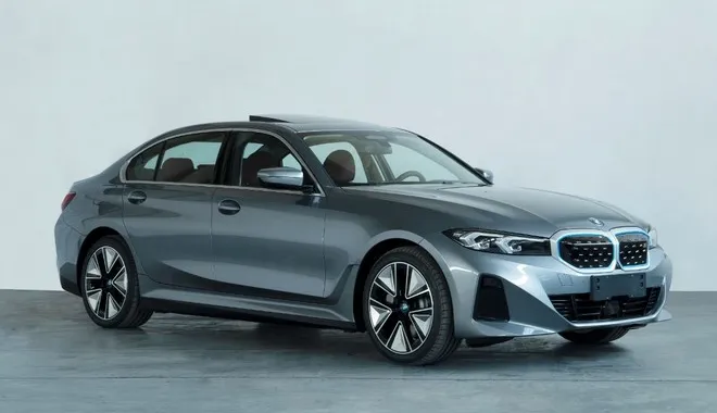 BMW Serie 3 restyling: cambierà maggiormente all'interno dell'abitacolo