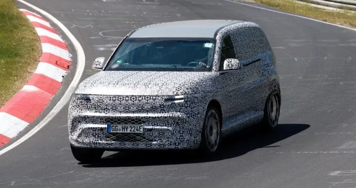 Genesis GV90: le foto spia del SUV al Nurburgring