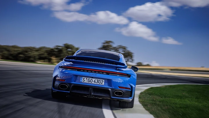 La Porsche 911 non si ferma: vendite record nel 2025 in un mercato in calo