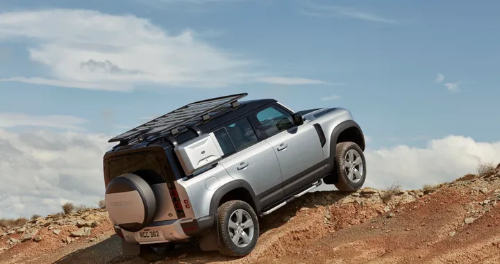 Land Rover Defender 80 sarà un SUV più piccolo ed economico | Rumor