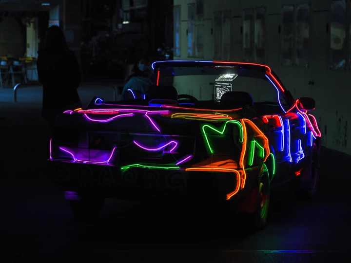 Personalizza la tua auto con questo sistema di illuminazione sottoscocca multicolore