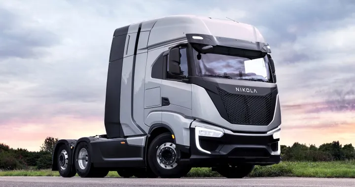IVECO e Nikola lanciano il camion elettrico Nikola Tre BEV per il mercato europeo