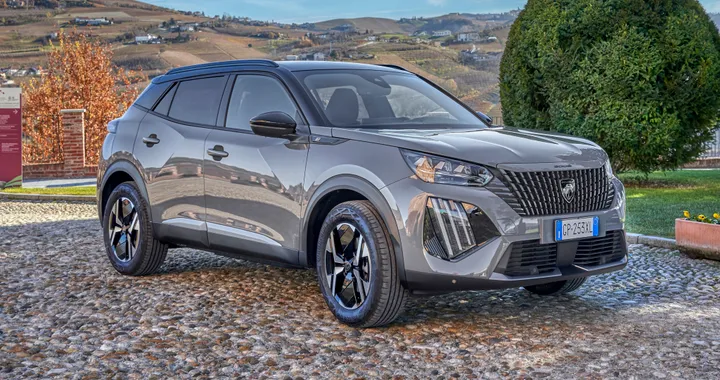Offerta Peugeot 2008: benzina, ibrida o elettrica. Scegli quella che vuoi, la rata è la stessa