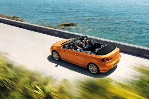 VOLKSWAGEN aggiorna la Golf Cabriolet