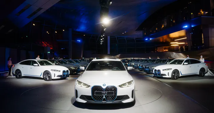 BMW i4, partono le consegne della nuova elettrica