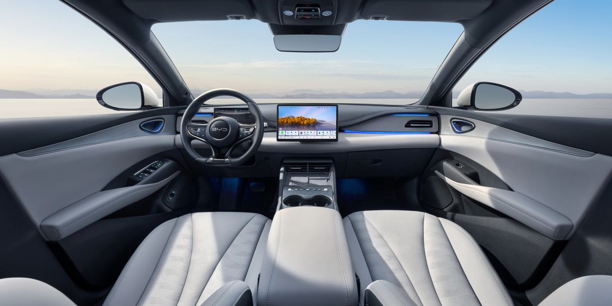 BYD Seal 6 DM-i, interni e bagagliaio della nuova Super Hybrid