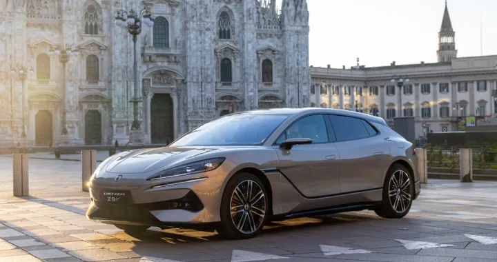 Denza, debutto a Milano per il marchio premium di BYD. Si parte con la Z9 GT