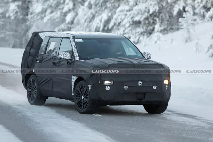 Hyundai Santa Fe 2027 restyling, il SUV si rifà il look: ecco come cambierà | Foto spia