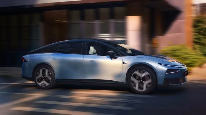 Nuova Xpeng P7+ 2026, arriva la range extender con oltre 1.500 km di autonomia