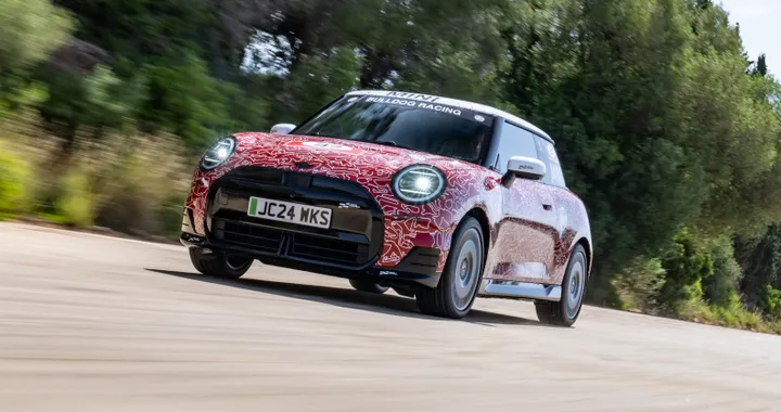MINI John Cooper Works E, la sportiva elettrica sarà presente a Goodwood