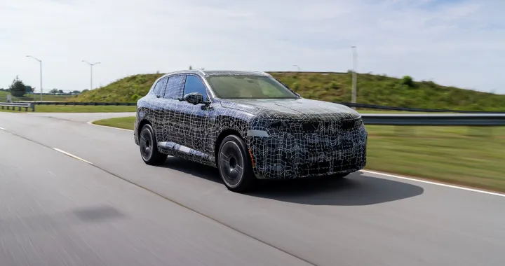 Nuova BMW X5 verso il debutto: la BEV avrà una batteria da 144 kWh