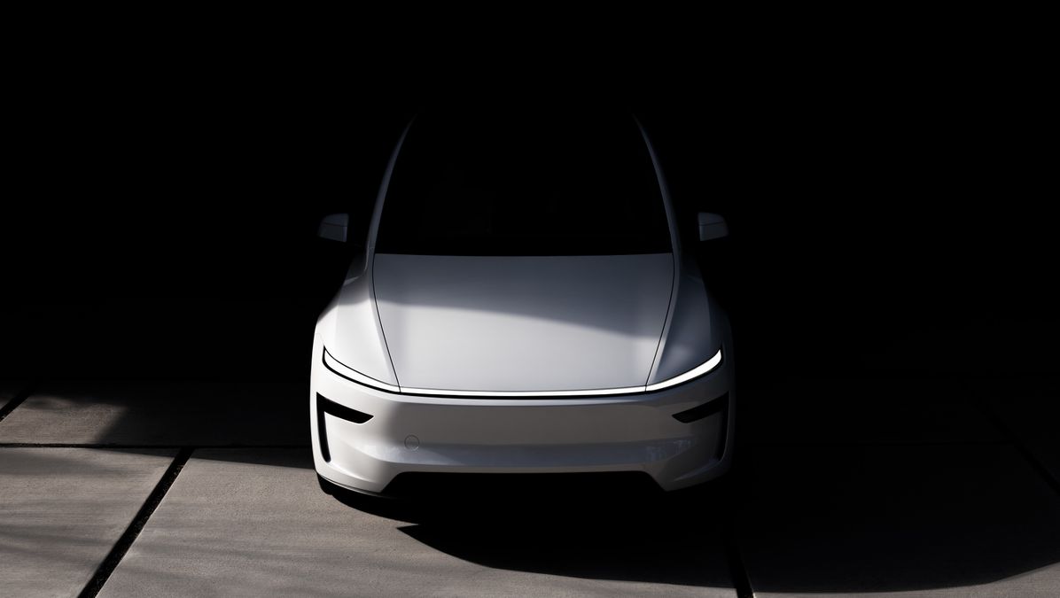 Nuova Tesla Model Y Performance, le prime immagini senza veli