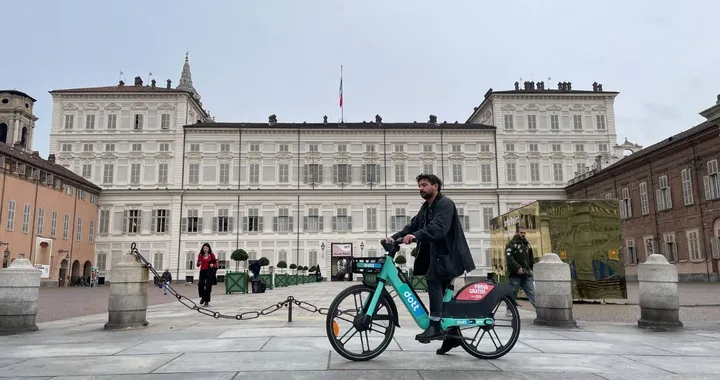 Dott espande la flotta a Torino: 500 nuove e-bike affiancheranno i monopattini