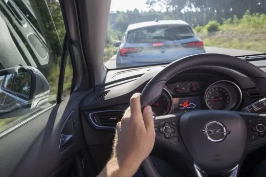 Opel Astra: la sicurezza attiva in un video