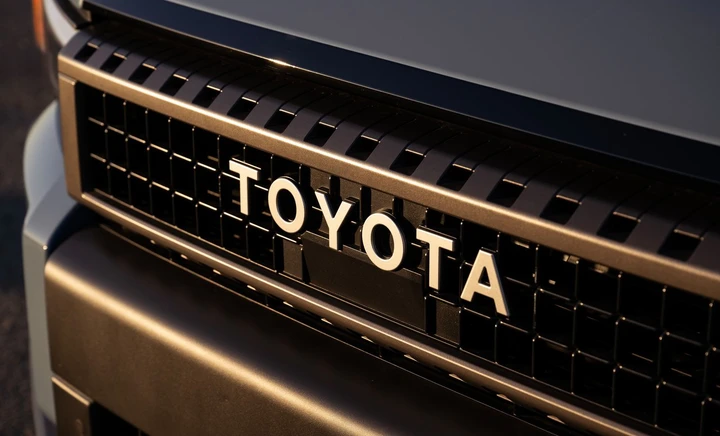 Toyota allunga la vita dei suoi modelli: meno restyling e più aggiornamenti software