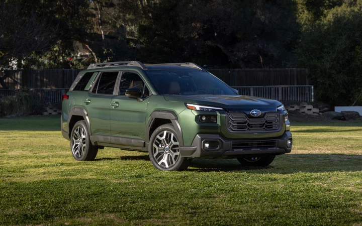 La Subaru Outback 2026 dice addio alle origini e diventa un SUV