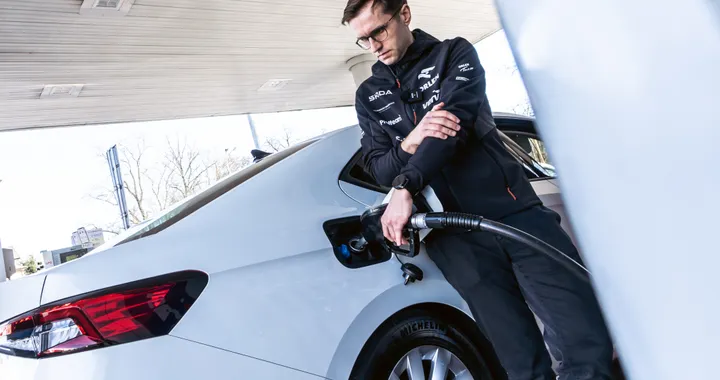 Il diesel sta sparendo? Questa Skoda Superb TDI ha percorso 2.831 km con un pieno
