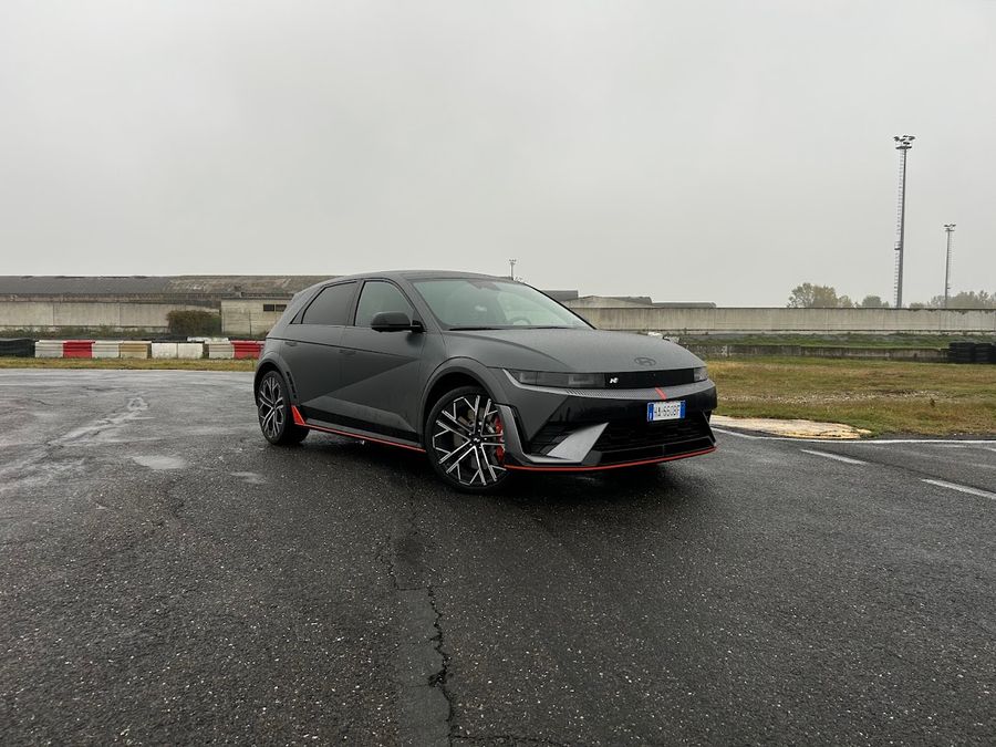 Hyundai Ioniq 5 N in pista: come si comporta davvero? | Video